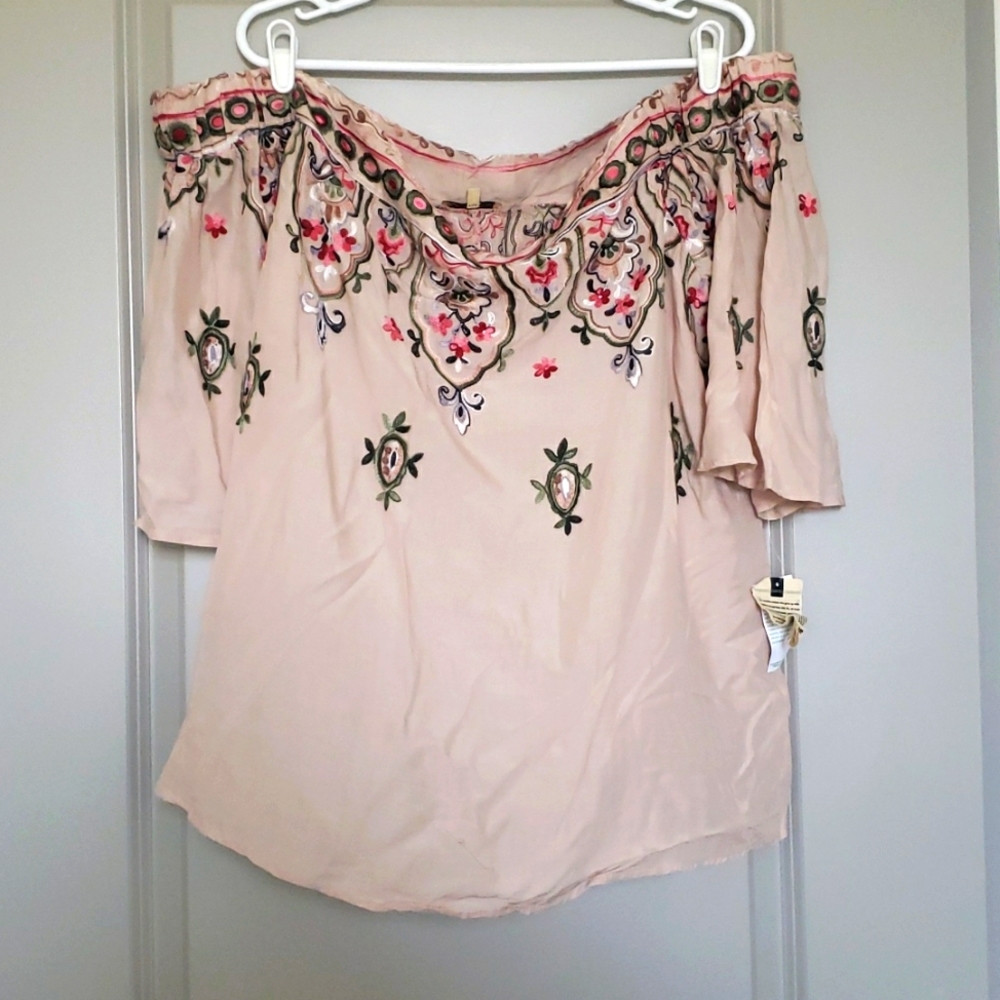 NWT  Democracy - Boho Off The Shoulder Flowy Top